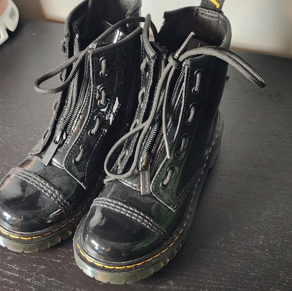 Dr. Martens girls shoes size 2 - Picture 4 of 6